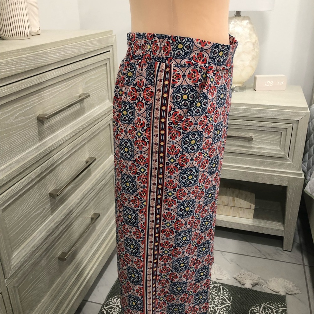 Max Studio Multicolor Patterned Capris - Picture 9 of 13